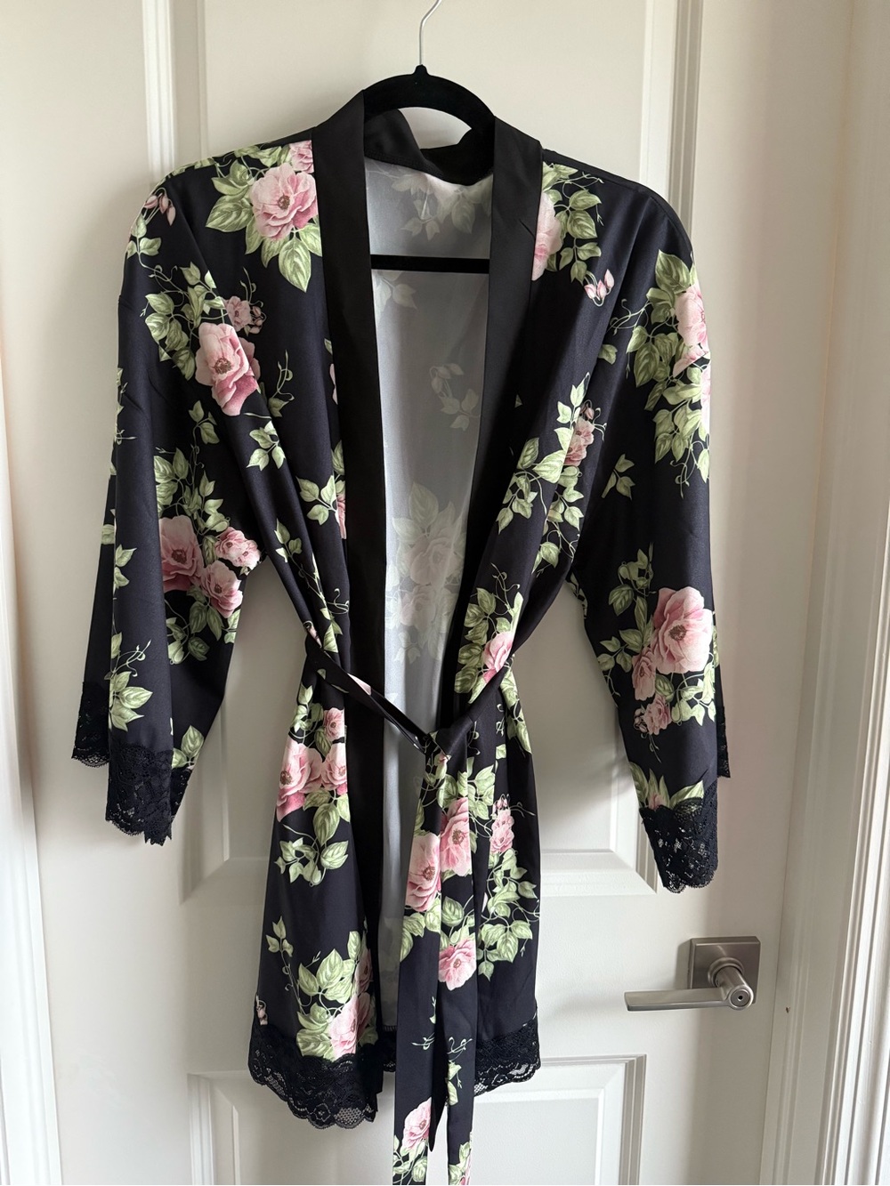 NWOT Floral Satin & Lace Kimono / Robe XS